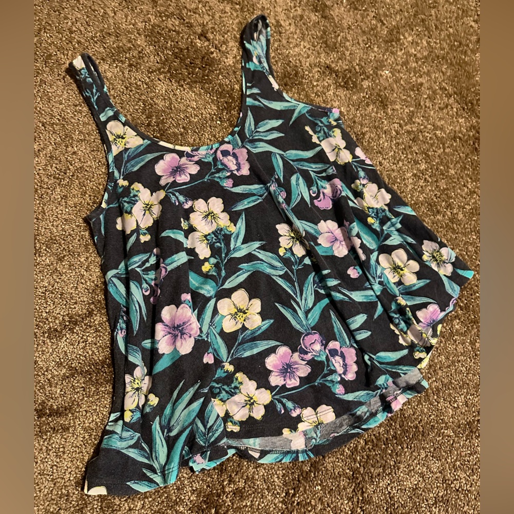 American Eagle floral flowy top